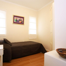 Unique beach house with beautiful garden and covered terrace offering sea views, 亚塞尼采 — 照片 3