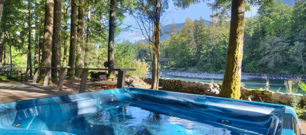 Wild Sky Escape - One Bedroom Cabin With Hot Tub, Голд-Бар — фото 1