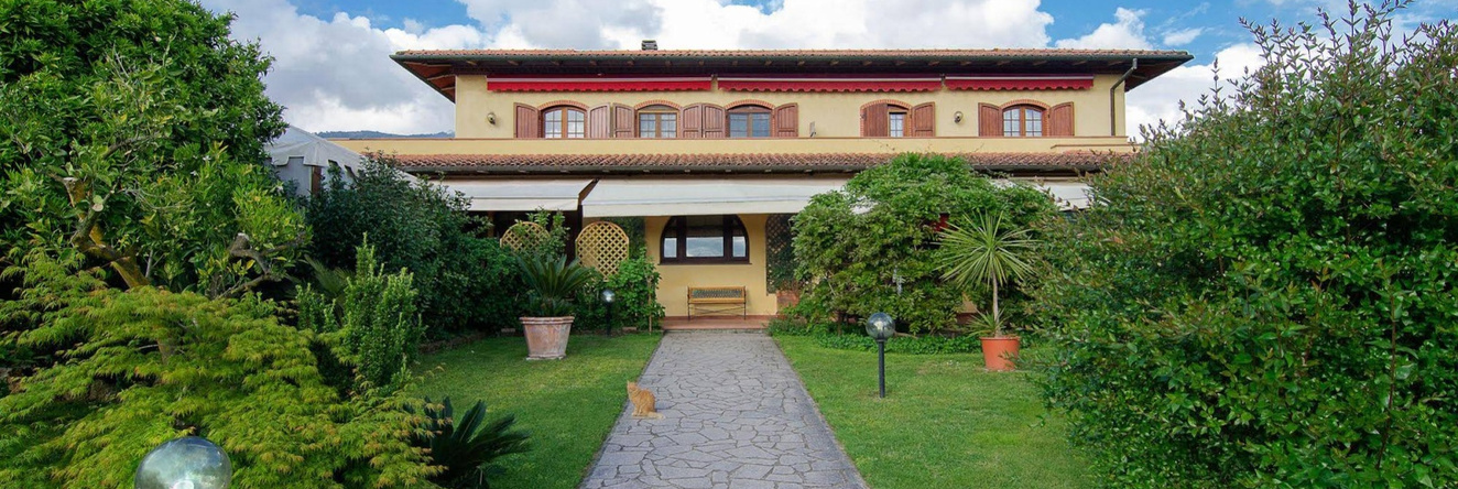 La Casa Gialla, Montignoso — photo 1