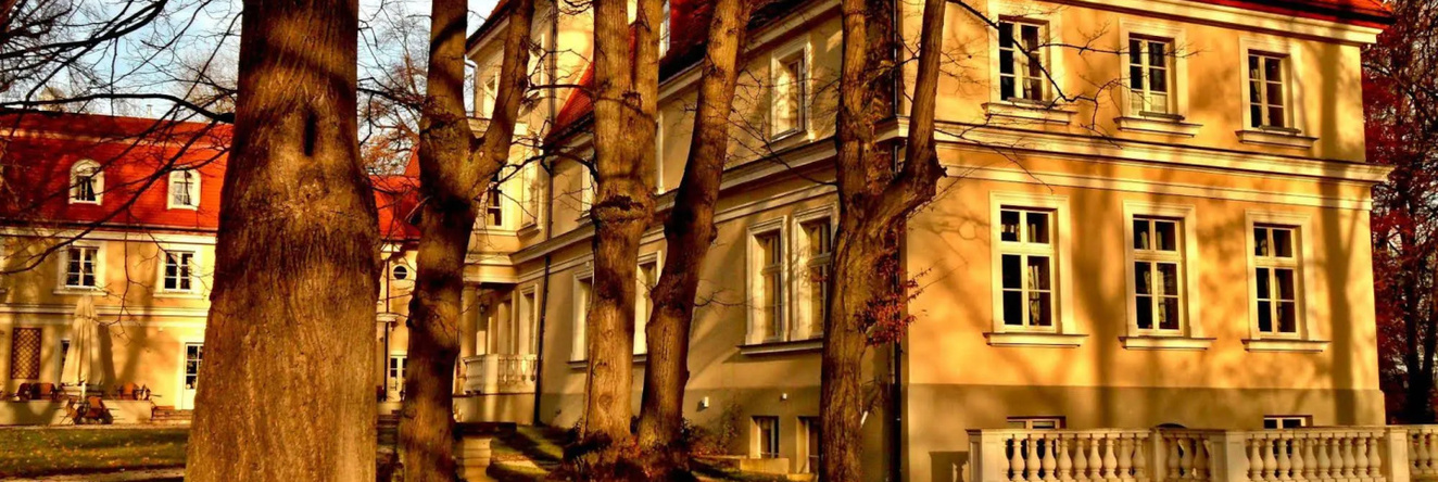 Dwór Sieraków, Добчице — фото 1