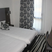 Hotel Kyriad Saint Quentin En Yvelines - Montigny, Трап — фото 2