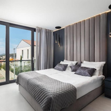 white residence with pool room, 赫瓦尔 — 照片 3