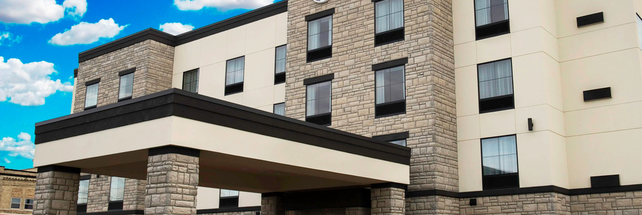 Cobblestone Hotel & Suites - Two Rivers, Ту-Риверс — фото 1