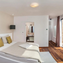 Luxury Beachfront Villa Trogir 1 with private pool, jacuzzi and gym at the beach on Ciovo - Okrug Gornji, Okrug Gornji — photo 3