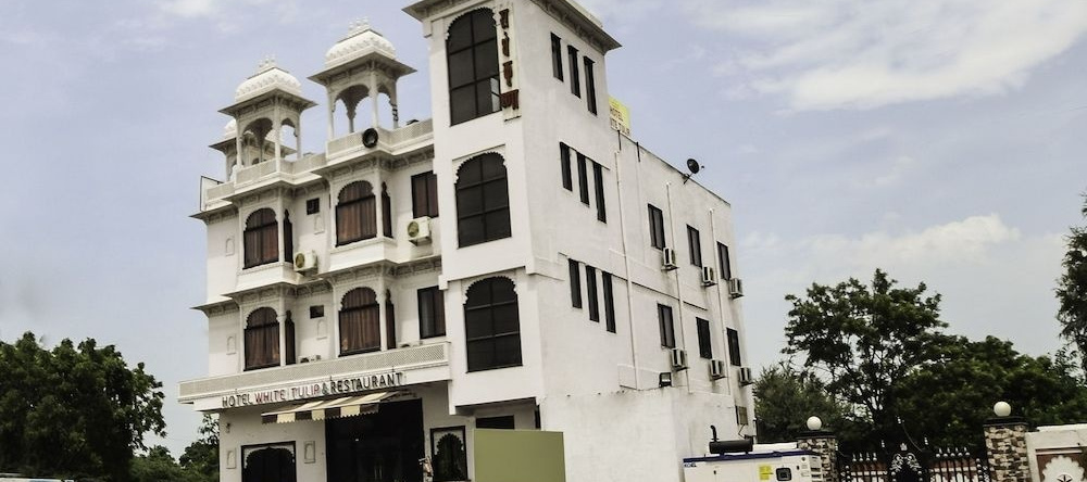 OYO 18262 Hotel White Tulip, 达博克 — 照片 1