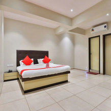 Oyo 16122 Hotel Navya Palace, Даман — фото 3