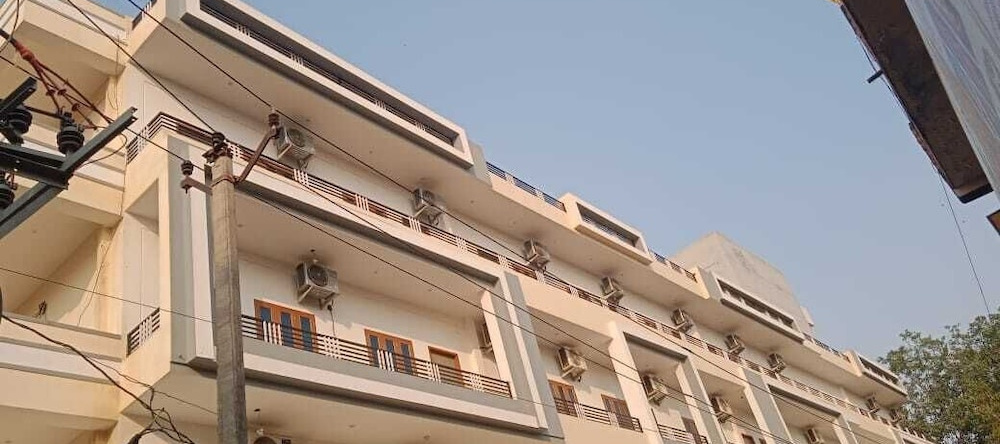 Hotel Surya Inn, 帕托利 — 照片 1