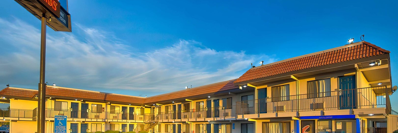 Motel 6 Vallejo, CA - Six Flags West, 瓦列霍 — 照片 1