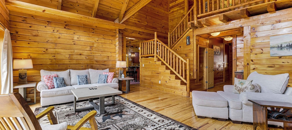 Cozy Lake Hartwell Getaway W/ Game Room!, Токкоа — фото 1