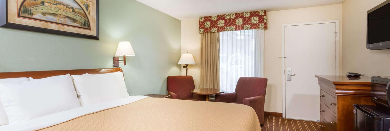 Days Inn by Wyndham Orangeburg, Orangeburg — photo 1