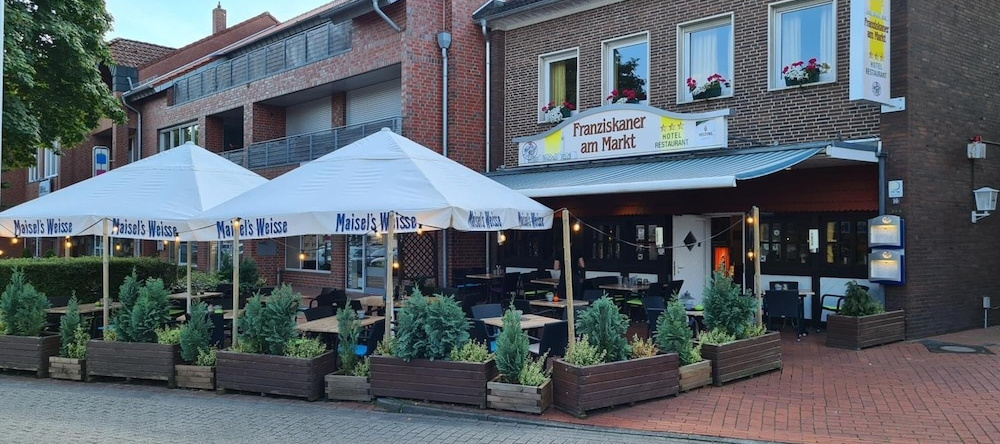 Hotel - Restaurant Franziskaner am Markt, Loningen — photo 1
