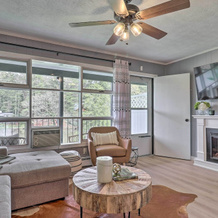 Chic Flat Rock Condo w/ Balcony + Lake View!, Hendersonville — photo 5