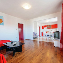Spacious Apartment With Terrace In Banj, Бань — фото 4