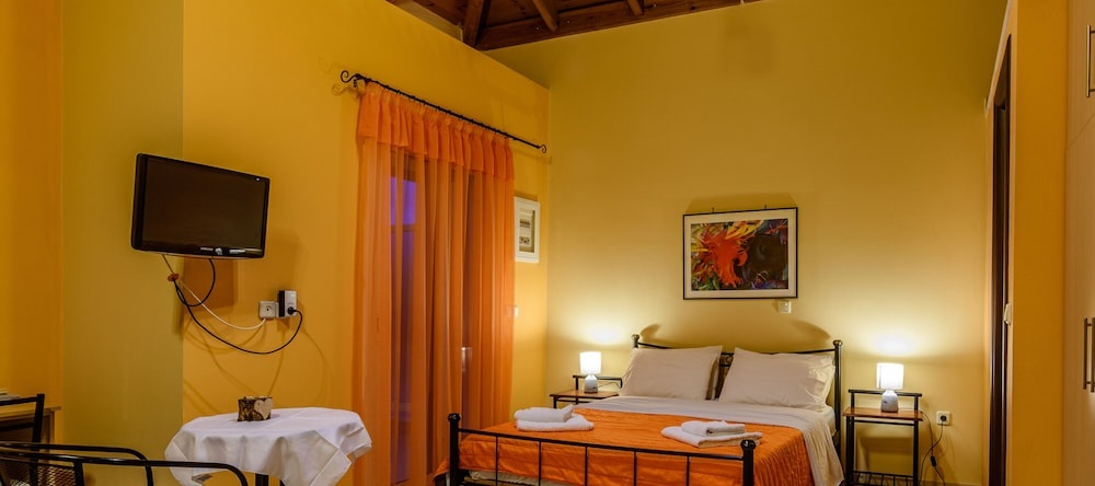 Kyparissia Garden Retreat - Premium Family Suite, Trifylia — photo 1