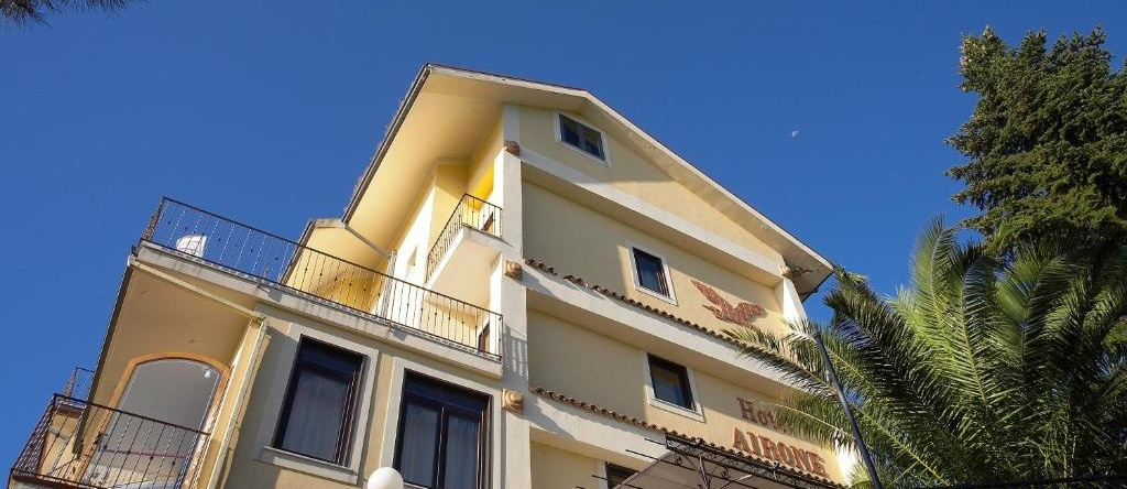 Airone Wellness Hotel, 扎费拉纳埃特内阿 — 照片 1