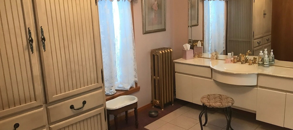 Winchester B&B, 温彻斯特 — 照片 1