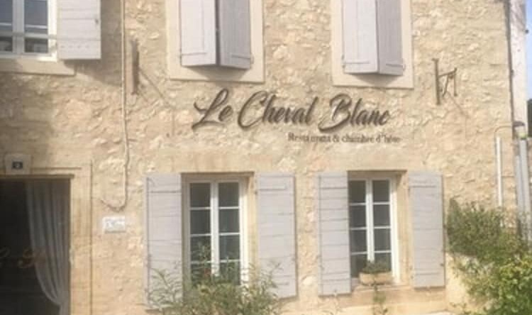Le Cheval Blanc, La Bastide-des-Jourdans — photo 1