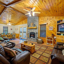 Cast Away Family Cabin with Hot Tub, Fireplace, and Kids Area by RedAwning, Хочатаун — 照片 4