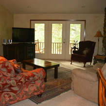 Forest view, log-sided two bedroom, two bath condo on Lake Ouachita. by RedAwning, 艾达山 — 照片 5