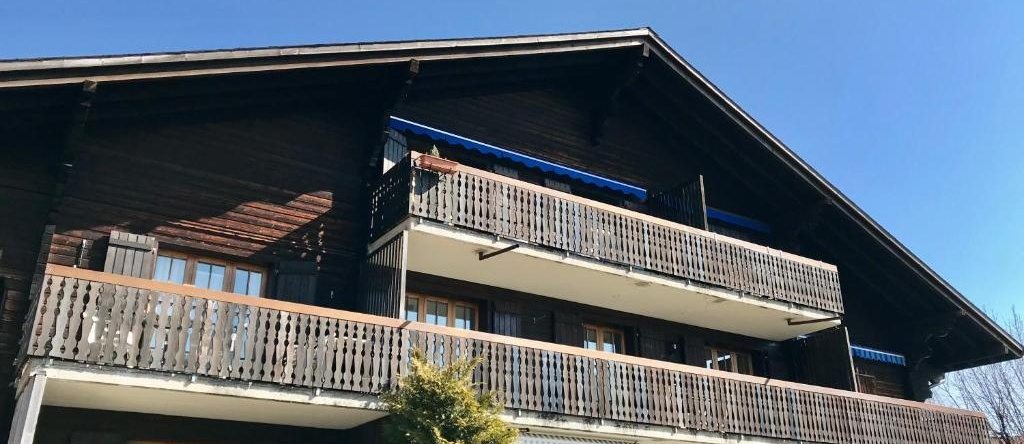 Appartement 53m2 rénové dans un chalet au coeur de Charmey avec vue sur les montagnes, 沙尔梅 — 照片 1