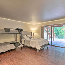 Shoreline Home w/ Deck ~ 14 Mi to Downtown Seattle, 肖尔莱恩 — 照片 3