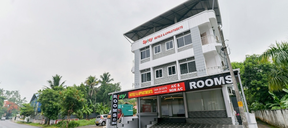 OYO 14865 Home Modern 2BHK Kochi Airport, 内杜姆巴塞里 — 照片 1