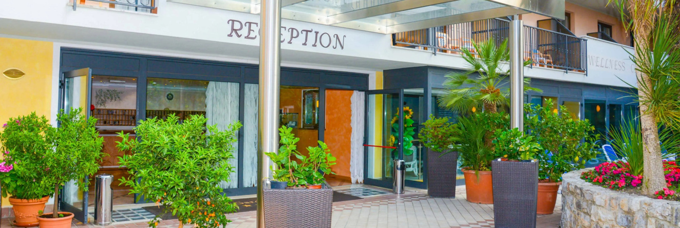 Hotel Garda Bellevue, 利莫内苏尔加达 — 照片 1