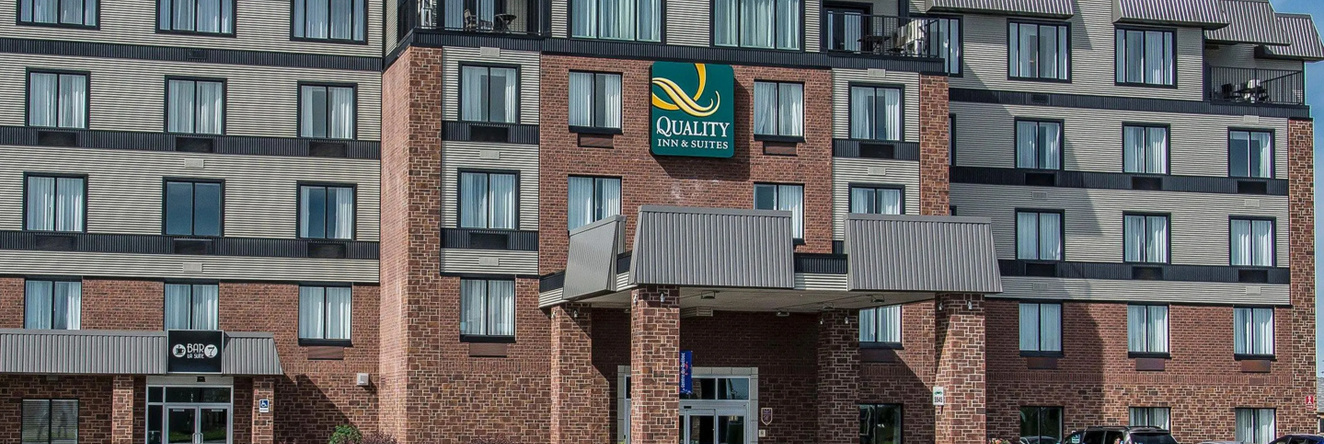Quality Inn & Suites, Victoriaville,  Qc, Викториавиль — фото 1