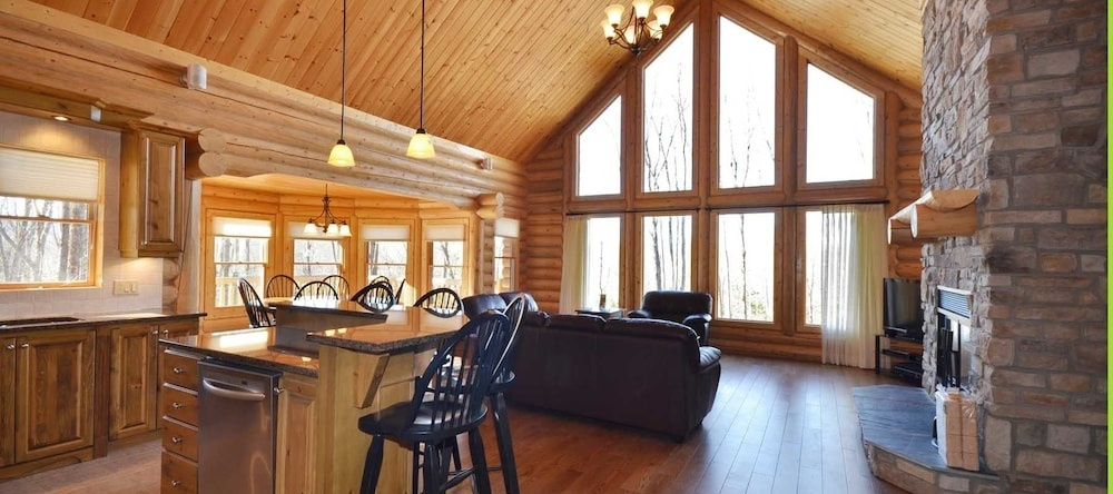 Chalet Deer Lodge, 里维耶尔-鲁日 — 照片 1