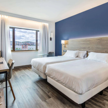 Hotel Puerta de Bilbao, 巴拉卡尔多 — 照片 4