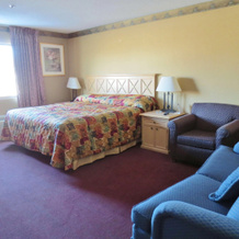 Days Inn & Suites by Wyndham Caseyville, Caseyville — photo 2