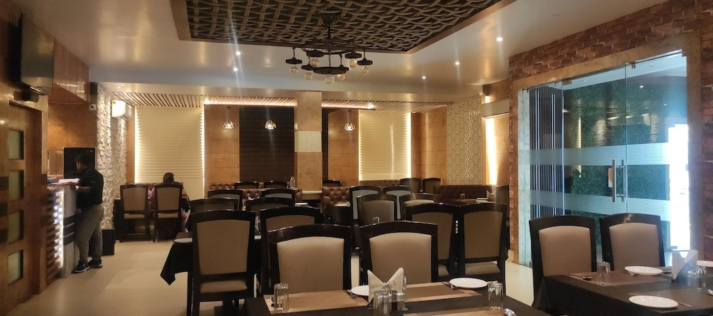 Hotel Relax - Nagaon, Нагаон — фото 1