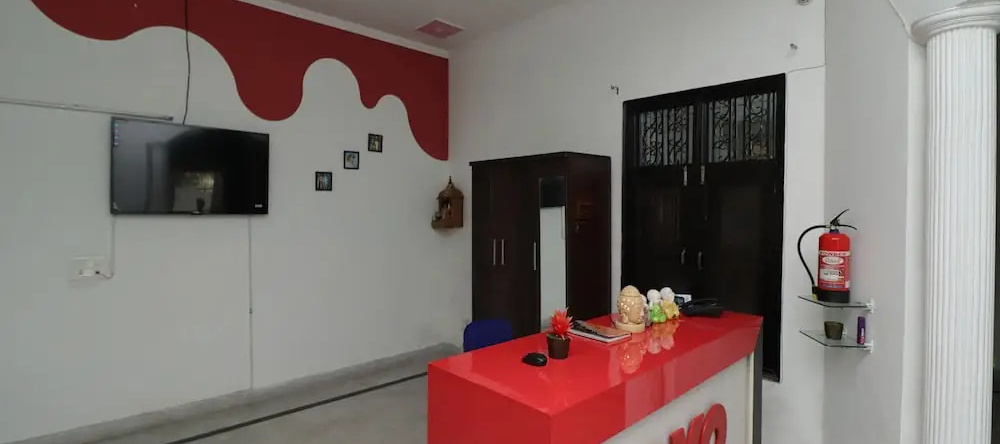 Oyo 28612 the Heaven Inn, 大诺伊达 — 照片 1