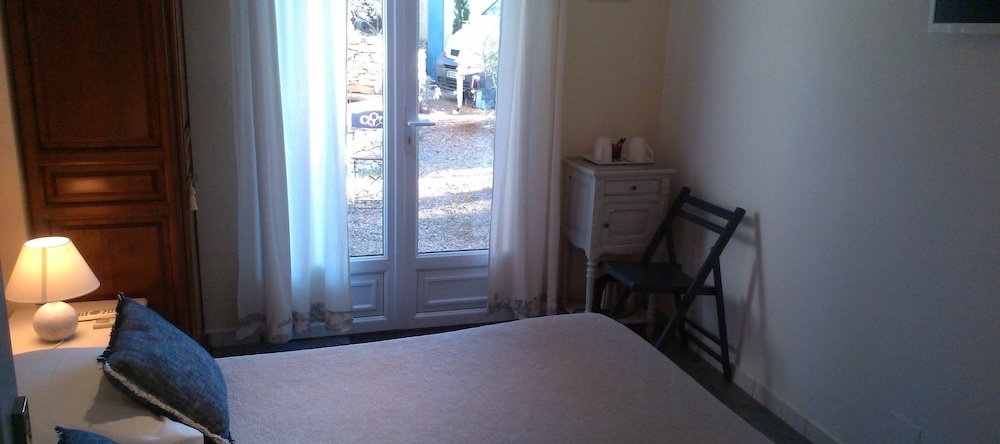 Sous les Pins de Nages, Langlade — photo 1