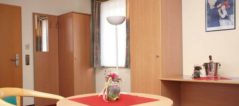 Hotel & Restaurant zur Linde, 洛伊纳 — 照片 1