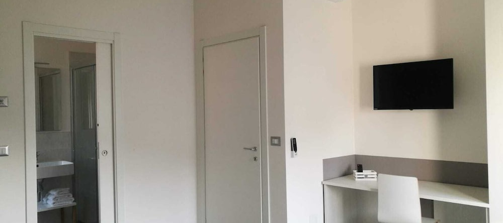Bianca Room, Calderara di Reno — photo 1