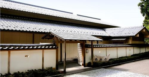 Menard Aoyama Resort: Wafukan Utatsukasa, Iga — photo 1