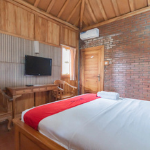 RedDoorz Premium @ Joglo Garut Cottage Syariah, 加鲁特 — 照片 2