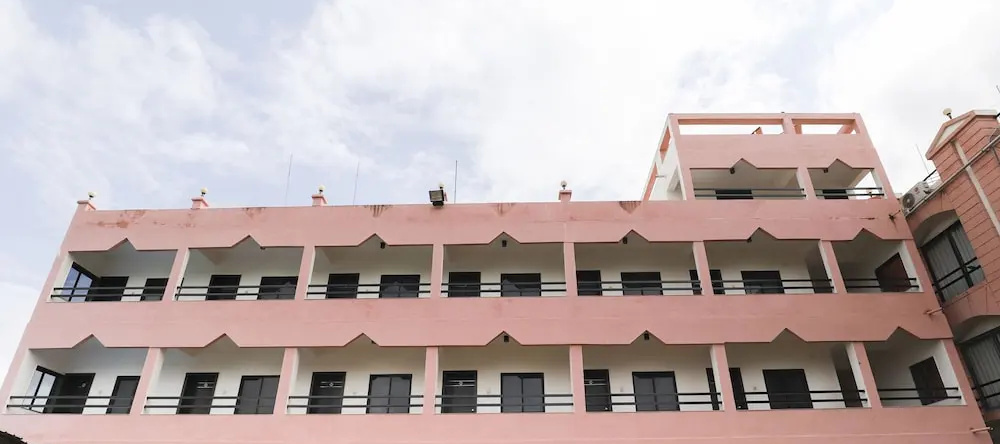 OYO 61424 Hotel Vrindavan, 拉尤拉 — 照片 1