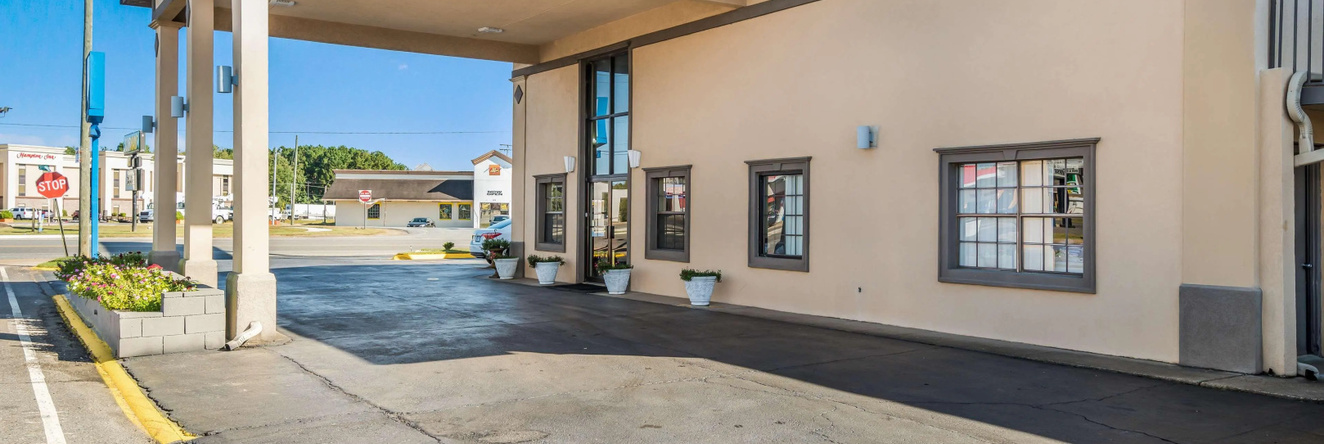 Americas Best Value Inn & Suites Arkadelphia, Каддо-Вэлли — фото 1