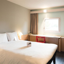 ibis Laval Le Relais d'Armor, Change — photo 3
