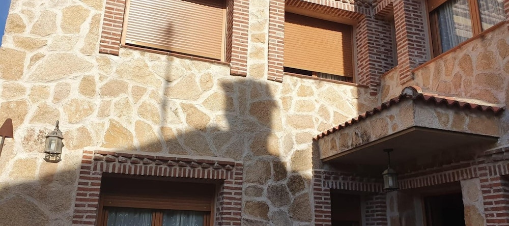 House With 5 Bedrooms in Navaluenga, With Furnished Terrace, 纳瓦伦加 — 照片 1