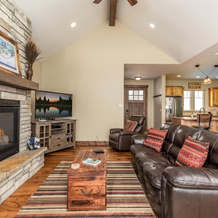 New Listing! Mountain-view Lodge W/ Fireplace And Hot Tub 4 Bedroom Cabin, 格兰比 — 照片 2