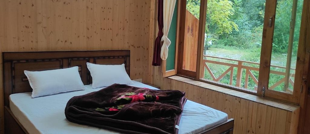 Kamal Guest House Tirthan by OYO, Банджар — 照片 1