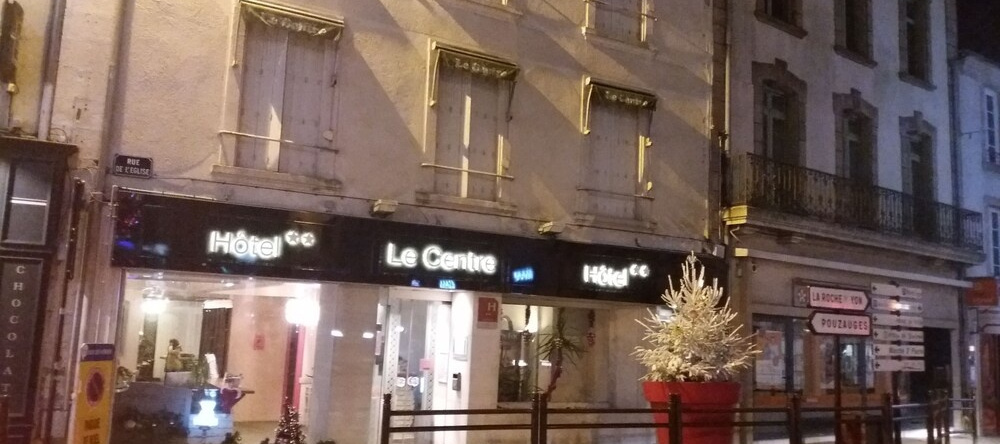 Hôtel Le Centre, 莱塞比耶 — 照片 1