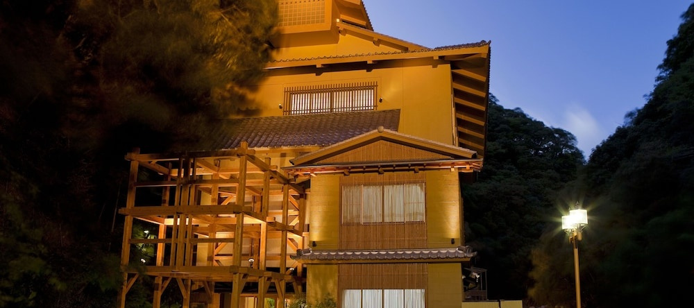 Hananosato Onsen Sansuikan, Такацуки — фото 1