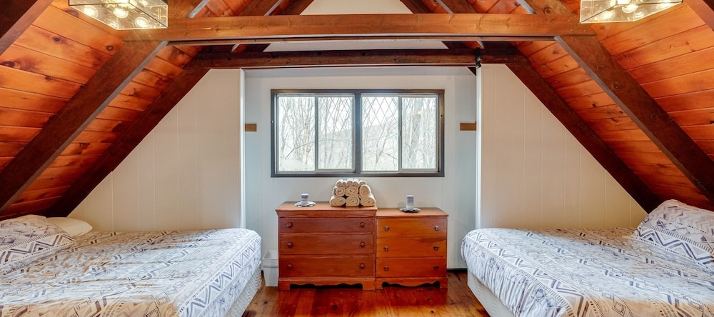 Hunter Mountain Home w/ Game Room: 1 Mi to Skiing!, 亨特 — 照片 1