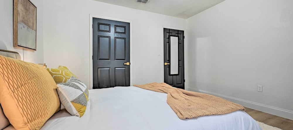 All-encompassing Retreat w/ Pool & Game Room!, Tampa — photo 1