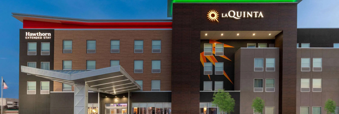 La Quinta Inn & Suites By Wyndham Desoto, ДеСото — фото 1