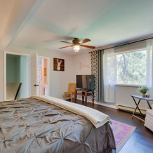Stunning Golden Home w/ Deck ~ 35 Mi to Denver!, 布莱克霍克 — 照片 3